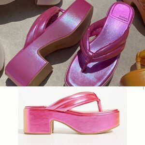 NWOT Jeffrey Campbell Platform Pink Metallic Flip Flop Sandals 9